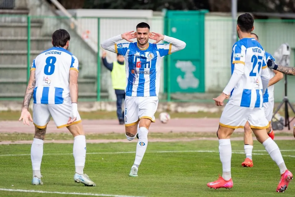 Tuyến giữa của Inter và sự bảo thủ của Conte