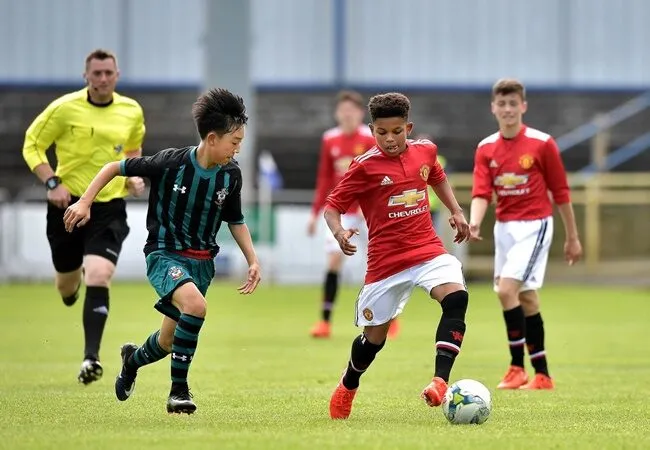 Đội hình hay nhất của M.U ở Premier League do các fan bình chọn